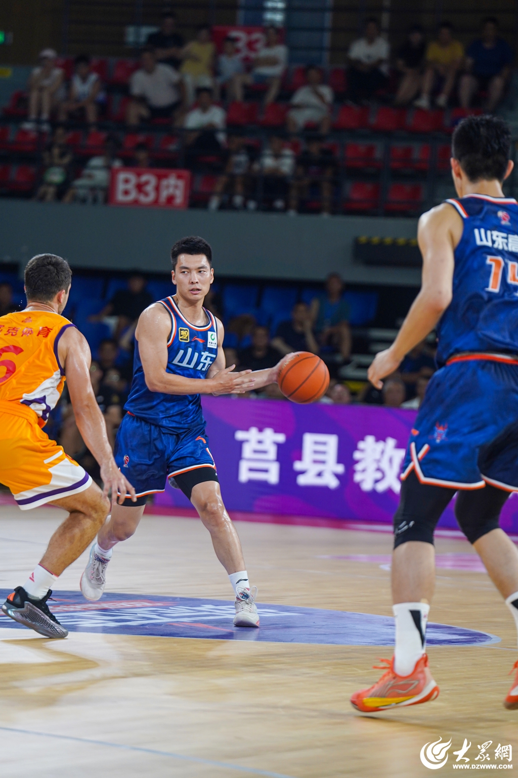 开云-包含NBA总决赛今晚走向成谜，山东男篮临场应变，球迷炸锅，更衣室氛围转暖的词条