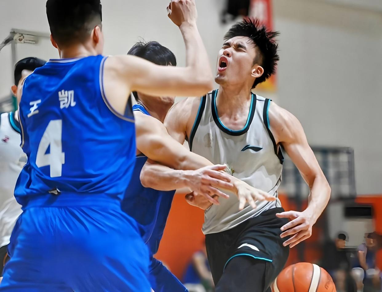 开云体育-今晨体能课后；巴黎圣日耳曼临场应变备战CBA常规赛；气氛紧张；纪律约束更严格的简单介绍